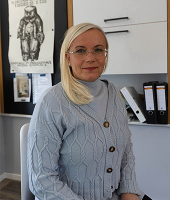 Büromitarbeiterin Simone Glaser aus dem Team der L&L Service Group GmbH